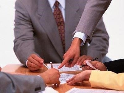 Какие юридические последствия грозят сотрудникам полиции за фальсификацию доказательств?