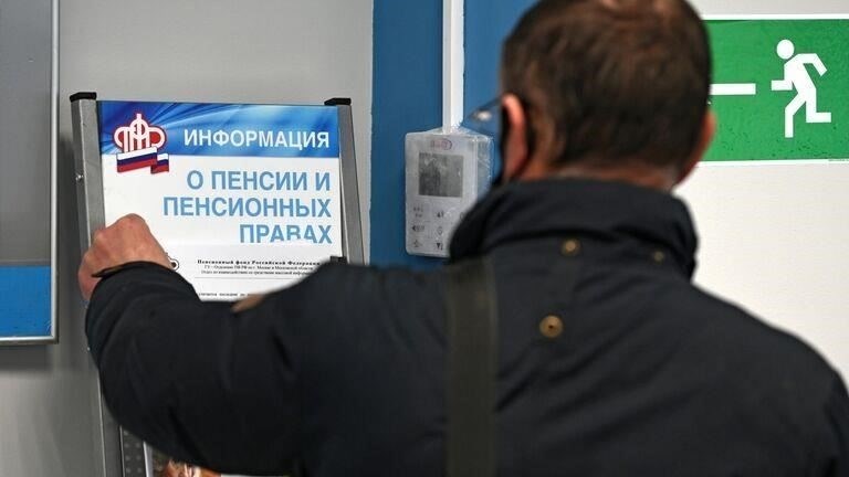Новый закон о пособиях по потере кормильца в Оренбургской области: Основные изменения к 2025 годуВ 2025 году в регионе вступает в силу новый федеральный закон, устанавливающий обновленные правила поддержки кормильцев. В законе прописаны особые условия для лиц, имеющих право на получение пособий в случае смерти кормильца. Закон распространяется на несколько категорий льготников, в том числе на тех, кто на момент смерти занимался образовательной деятельностью или имел определенный правовой статус.